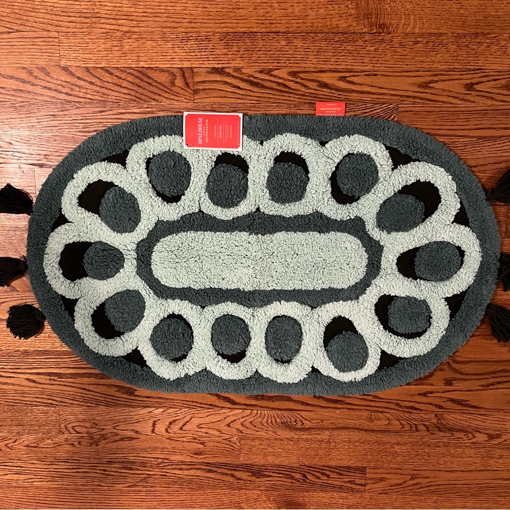 Brand new gorgeous Jungalow green and black bath rug